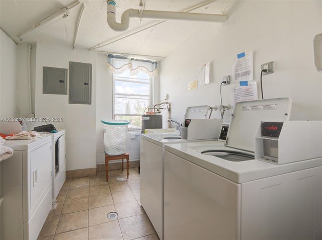 2999 NW 48th Ave 448, Lauderdale Lakes, FL 33313