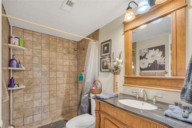 151 Autumn Wood Trail, Gun Barrel City, TX 75156