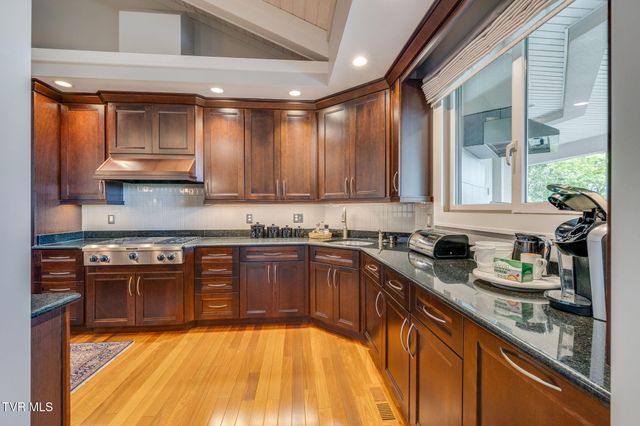 5855 Chestnut Ridge Road, Kingsport, TN 37664