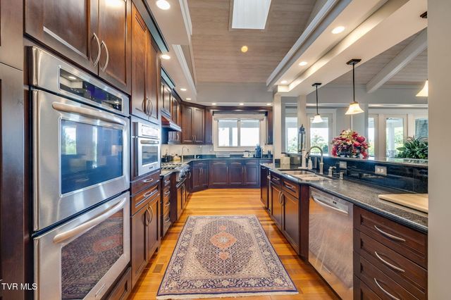 5855 Chestnut Ridge Road, Kingsport, TN 37664