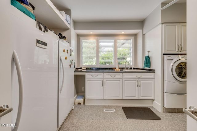 5855 Chestnut Ridge Road, Kingsport, TN 37664