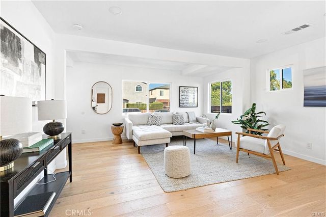 1630 S Ridgeley, Los Angeles, CA 90019