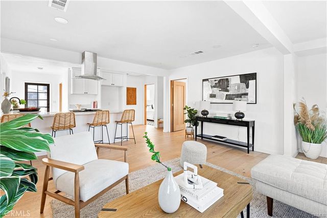 1630 S Ridgeley, Los Angeles, CA 90019