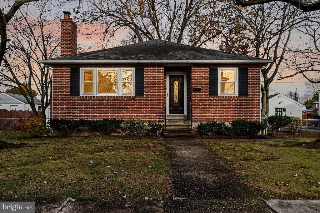 111 E OAK LN, Glenolden, PA 19036