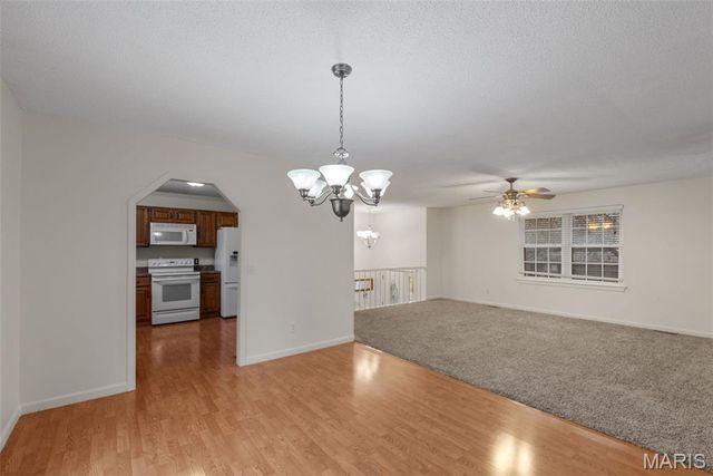 922 Ampere Place, Lake St Louis, MO 63367