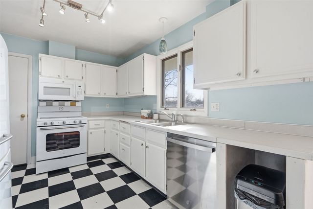 2475 26th Avenue, Marion, IA 52302