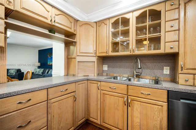 7100 Nova Dr 203A, Davie, FL 33317