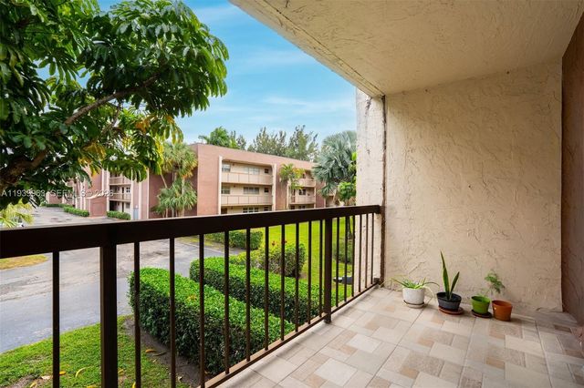 7100 Nova Dr 203A, Davie, FL 33317