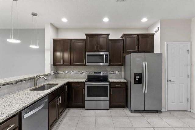 1121 PAVIA DRIVE, Apopka, FL 32703