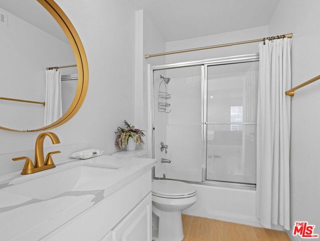 21520 Burbank Boulevard 112, Woodland Hills, CA 91367