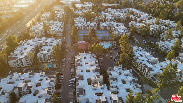 21520 Burbank Boulevard 112, Woodland Hills, CA 91367