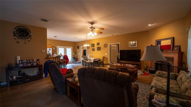 191 Clydesdale DR, Dale, TX 78616