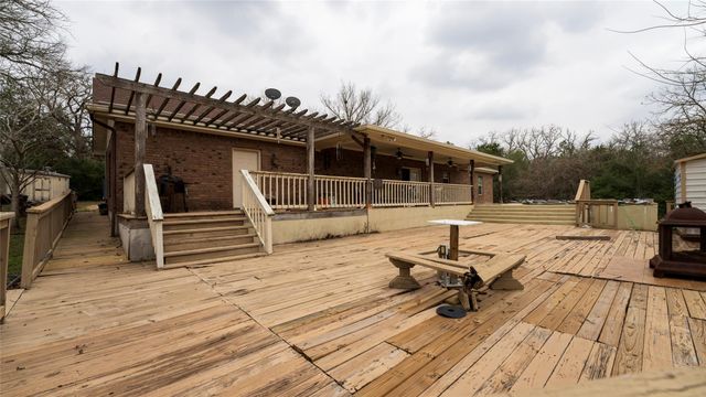 191 Clydesdale DR, Dale, TX 78616