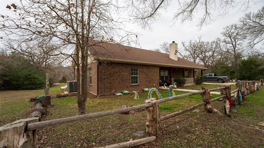 191 Clydesdale DR, Dale, TX 78616