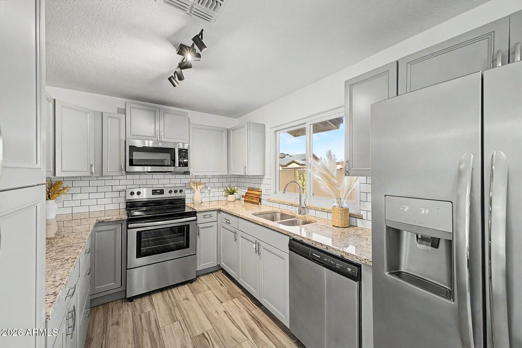 Image 10 of property listing at 123 N 132ND Place, Chandler, AZ 85225