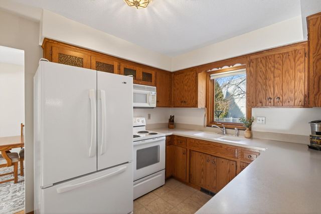 3629 Pilgrim Lane N, Plymouth, MN 55441