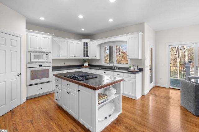 118 Pinnacle Pointe Drive, Seneca, SC 29672