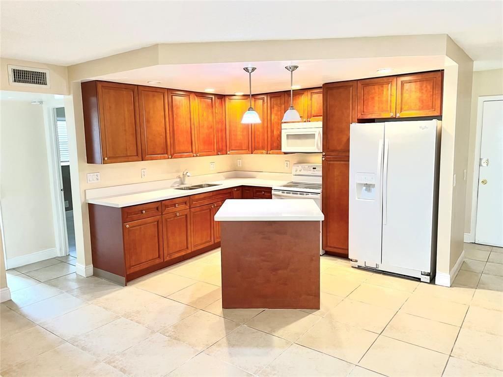 4425 Treehouse Lane A, Tamarac, FL 33319