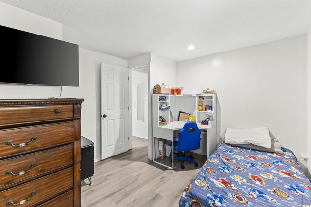 5044 Albany Drive, Columbus, OH 43232