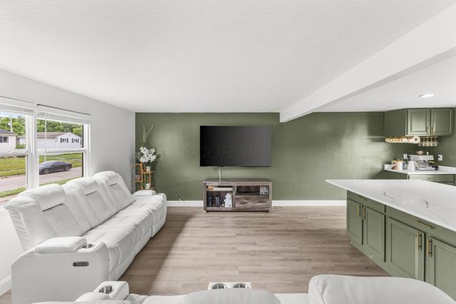 5044 Albany Drive, Columbus, OH 43232