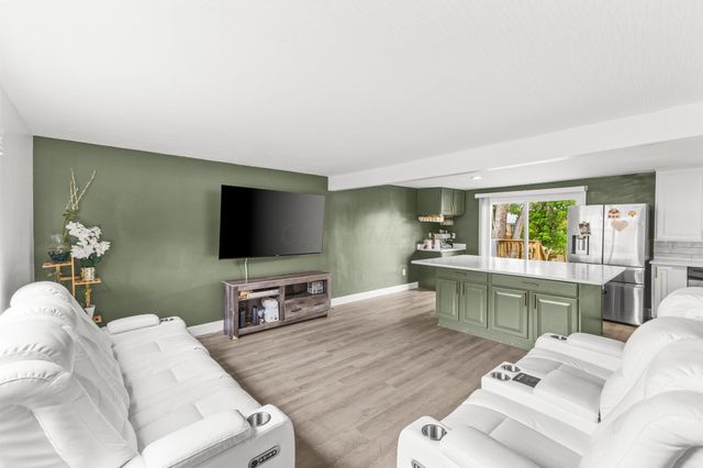 5044 Albany Drive, Columbus, OH 43232
