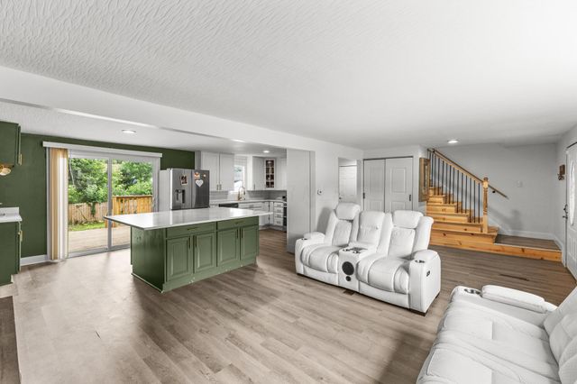 5044 Albany Drive, Columbus, OH 43232