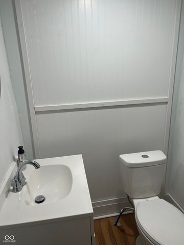 8404 Oaklandon Road, Indianapolis, IN 46236