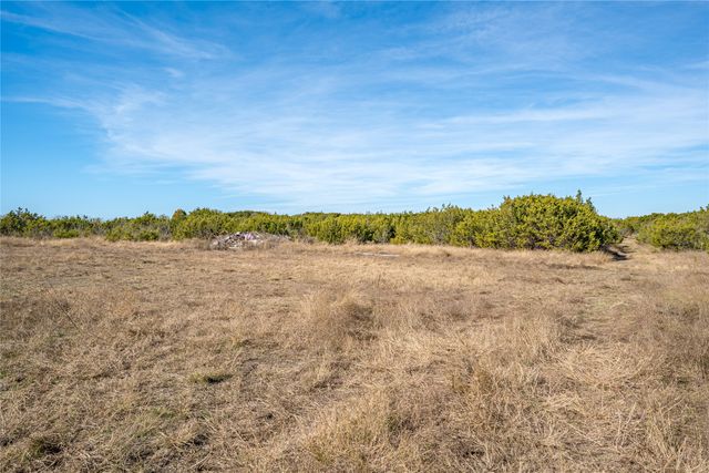 693 Garrett Lane, China Spring, TX 76633