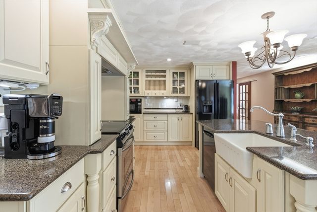 15 Nichols Street, North Reading, MA 01864