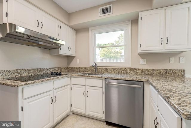 13204 PRESSMONT LN, Fairfax, VA 22033
