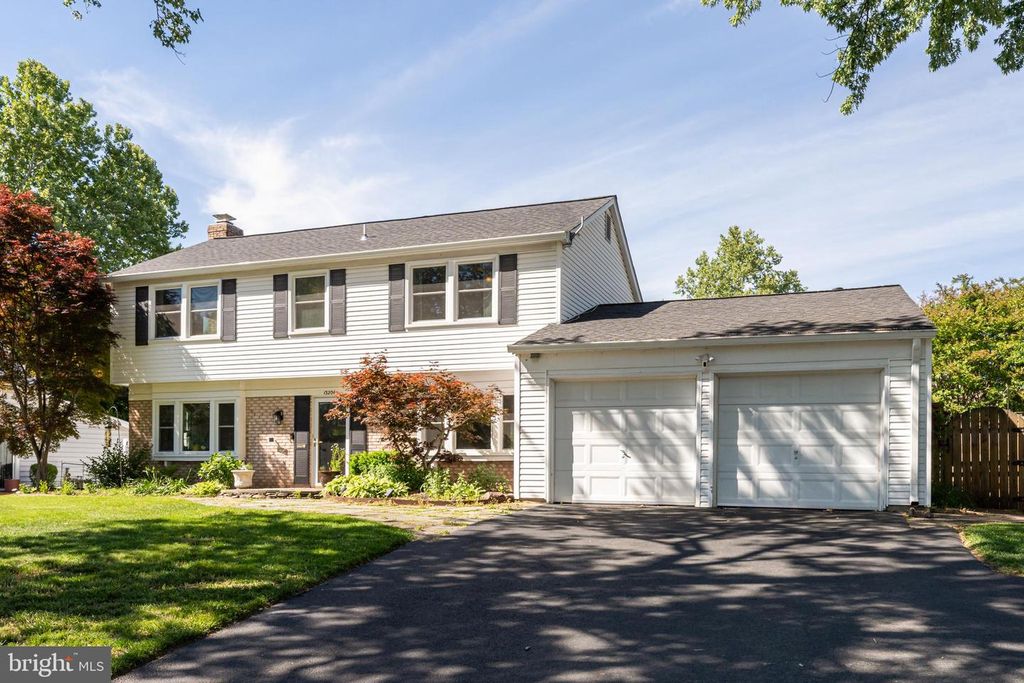 13204 PRESSMONT LN, Fairfax, VA 22033