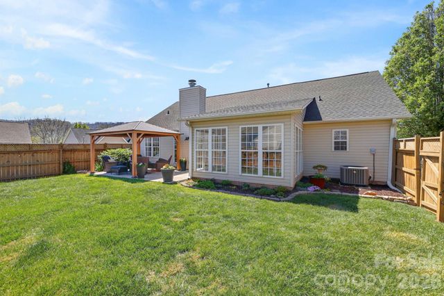 25 Livingston Farm Road, Fletcher, NC 28732