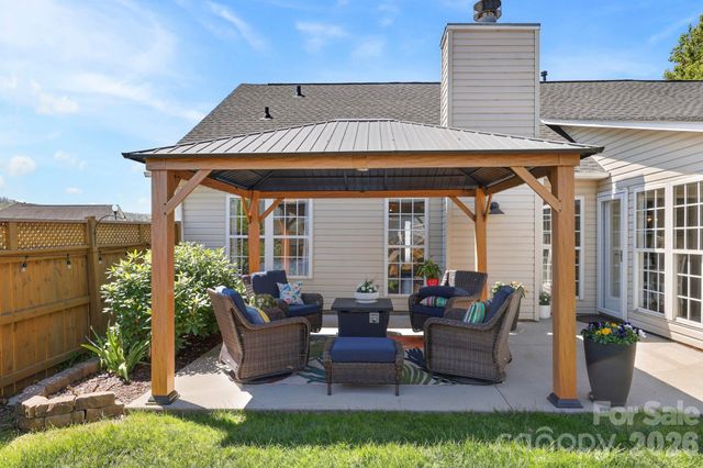 25 Livingston Farm Road, Fletcher, NC 28732