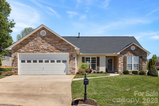 25 Livingston Farm Road, Fletcher, NC 28732