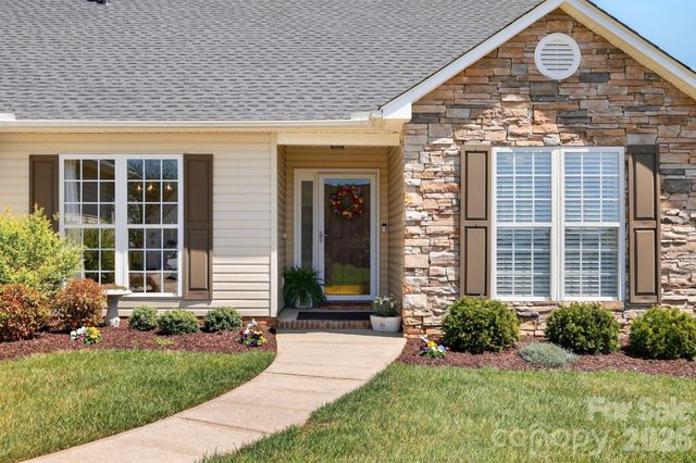 25 Livingston Farm Road, Fletcher, NC 28732