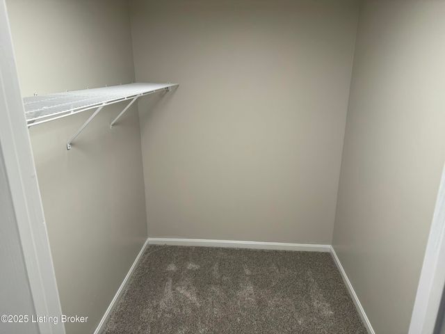 9500 Bayberry Green Ln, Louisville, KY 40291