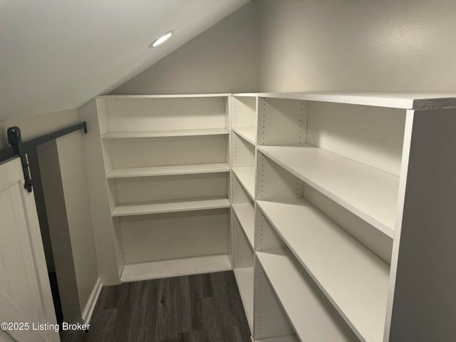 9500 Bayberry Green Ln, Louisville, KY 40291