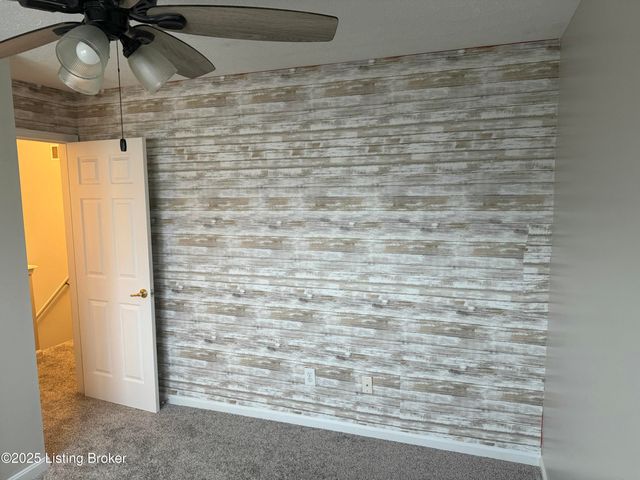 9500 Bayberry Green Ln, Louisville, KY 40291