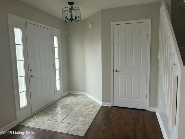 9500 Bayberry Green Ln, Louisville, KY 40291