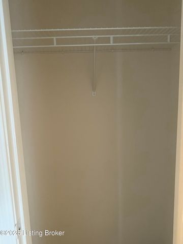 9500 Bayberry Green Ln, Louisville, KY 40291