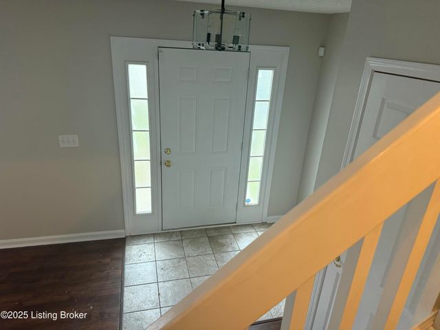 9500 Bayberry Green Ln, Louisville, KY 40291