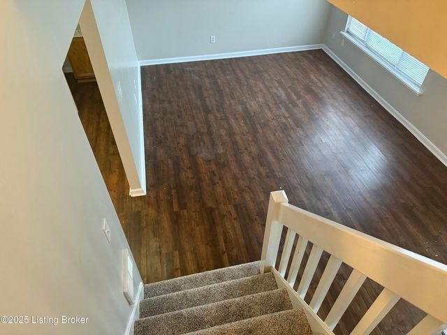 9500 Bayberry Green Ln, Louisville, KY 40291