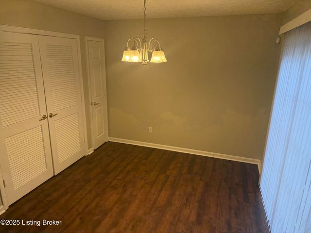 9500 Bayberry Green Ln, Louisville, KY 40291