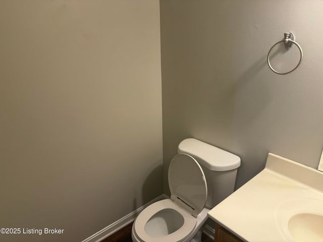 9500 Bayberry Green Ln, Louisville, KY 40291