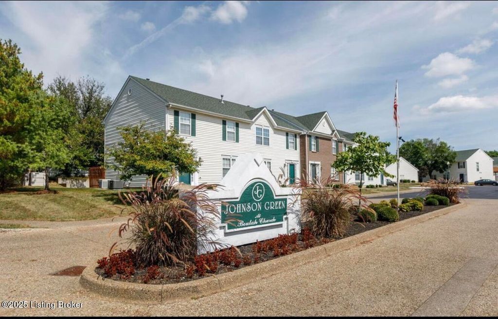 9500 Bayberry Green Ln, Louisville, KY 40291