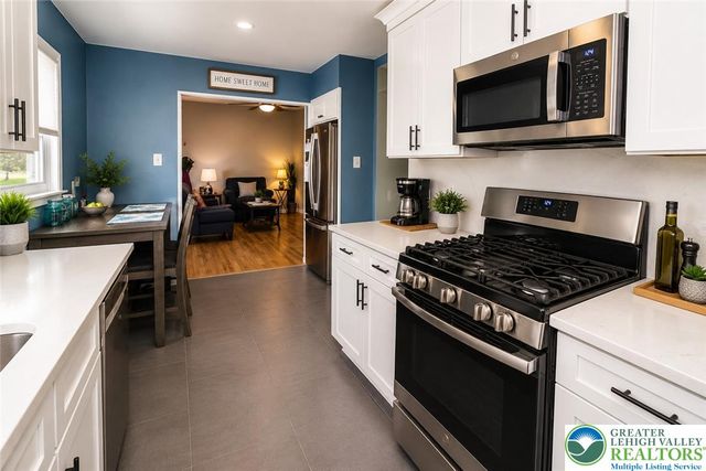 2122 Vista Drive, Bethlehem City, PA 18018