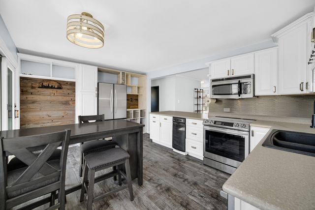 661 W Saint Aubin Drive, Addison, IL 60101
