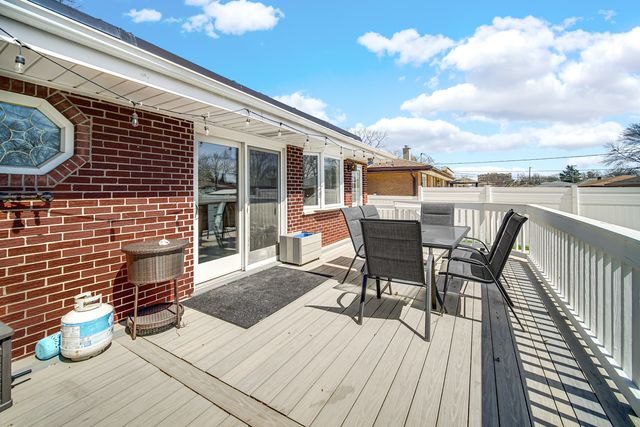 661 W Saint Aubin Drive, Addison, IL 60101