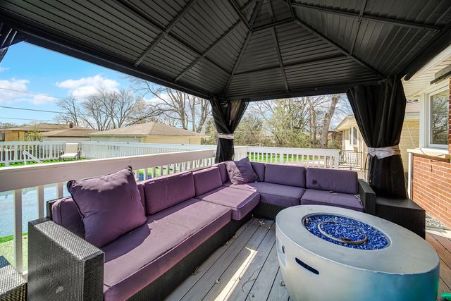 661 W Saint Aubin Drive, Addison, IL 60101