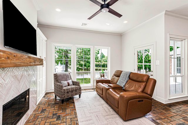 8341 Myrtlelake Dr, Baton Rouge, LA 70810